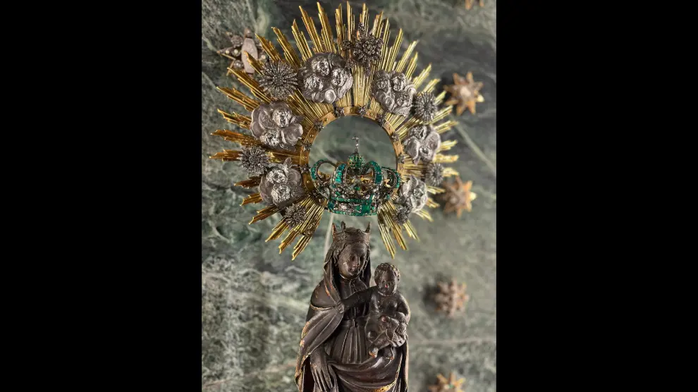 ¿Por qué luce una 'nueva' corona la Virgen del Pilar en Zaragoza? 1 virgen.r d.1422 800
